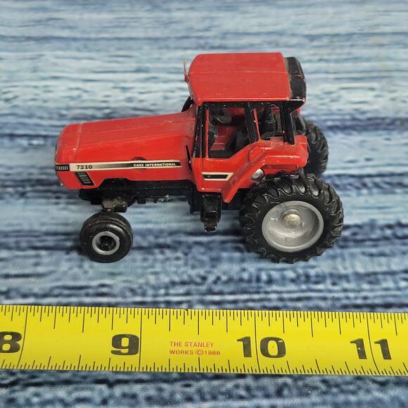Vintage 1/64 scale Ertl Case IH 7210 die-cast tractor red/black - Picture 1 of 7